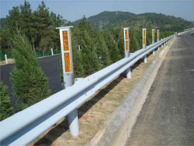 深圳太阳能柱式轮廓诱导标 波形护栏柱帽警示灯厂家图3
