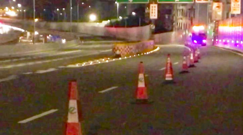 导流带太阳能同步道钉